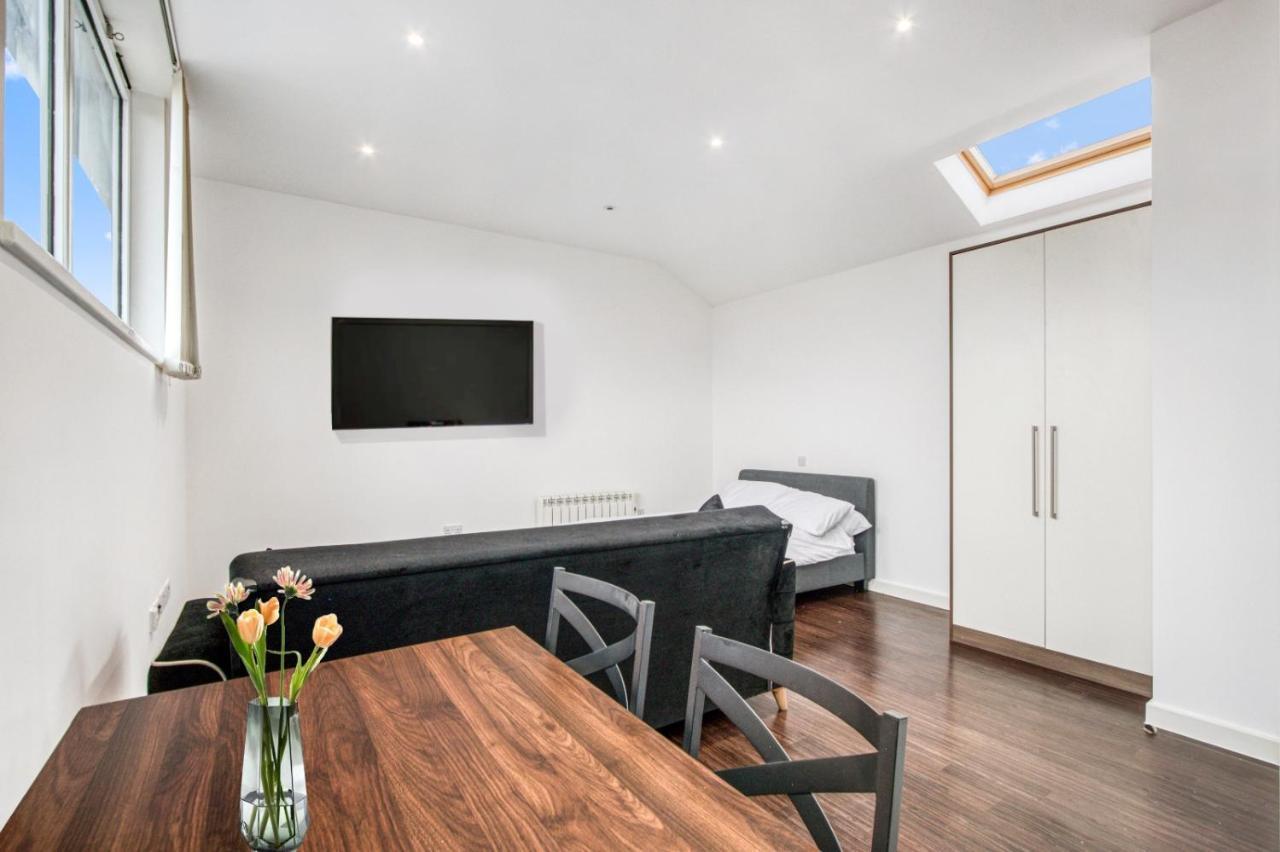 ロンドンStylish Studio By Heathrow Airportアパートメント エクステリア 写真